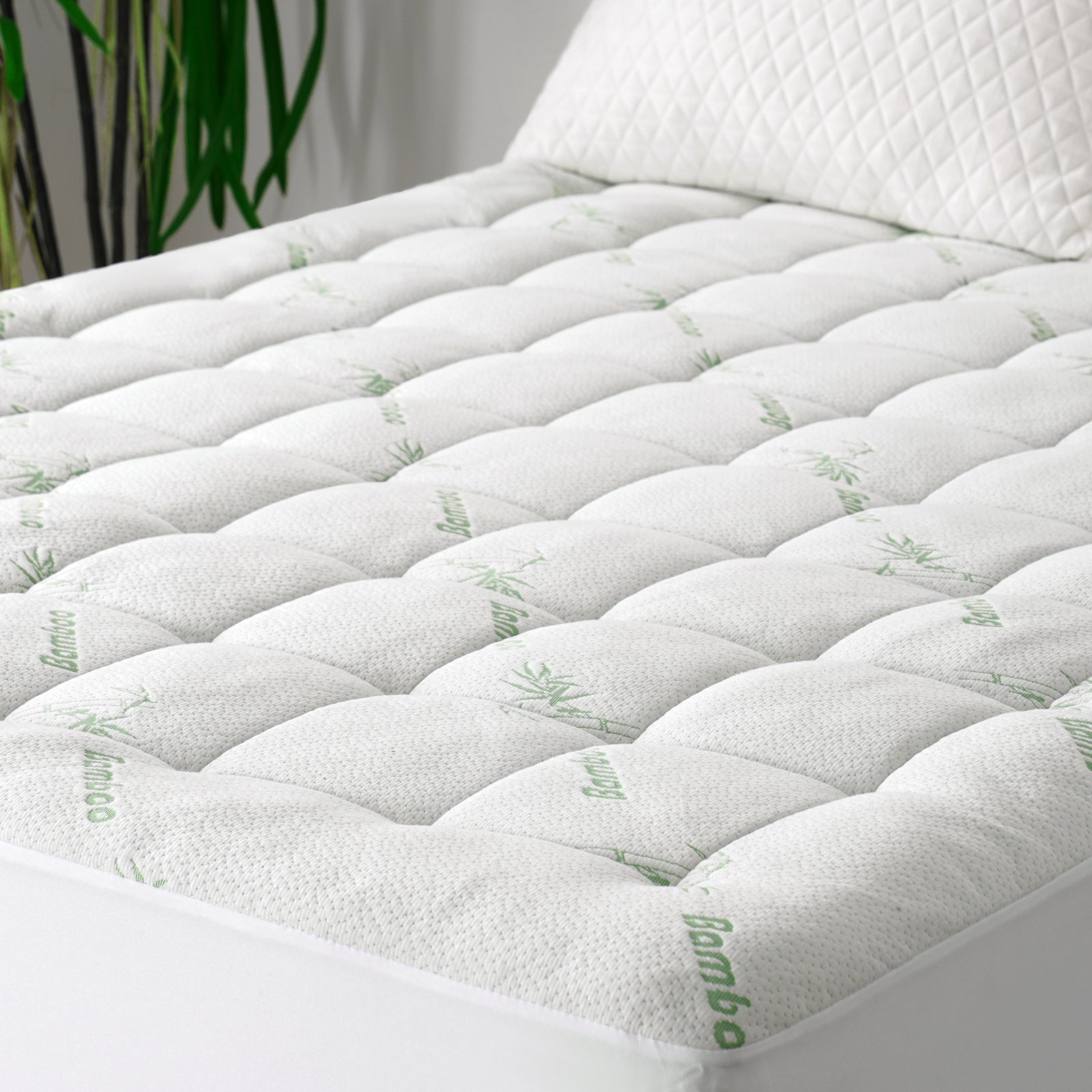 EMONIA Mattress Pad Pillow Top Mattress Cover Breathable Soft Viscose Made from Bamboo Mattress Protector Deep Pocket Fits 8-21 Inches